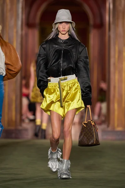 Look 14